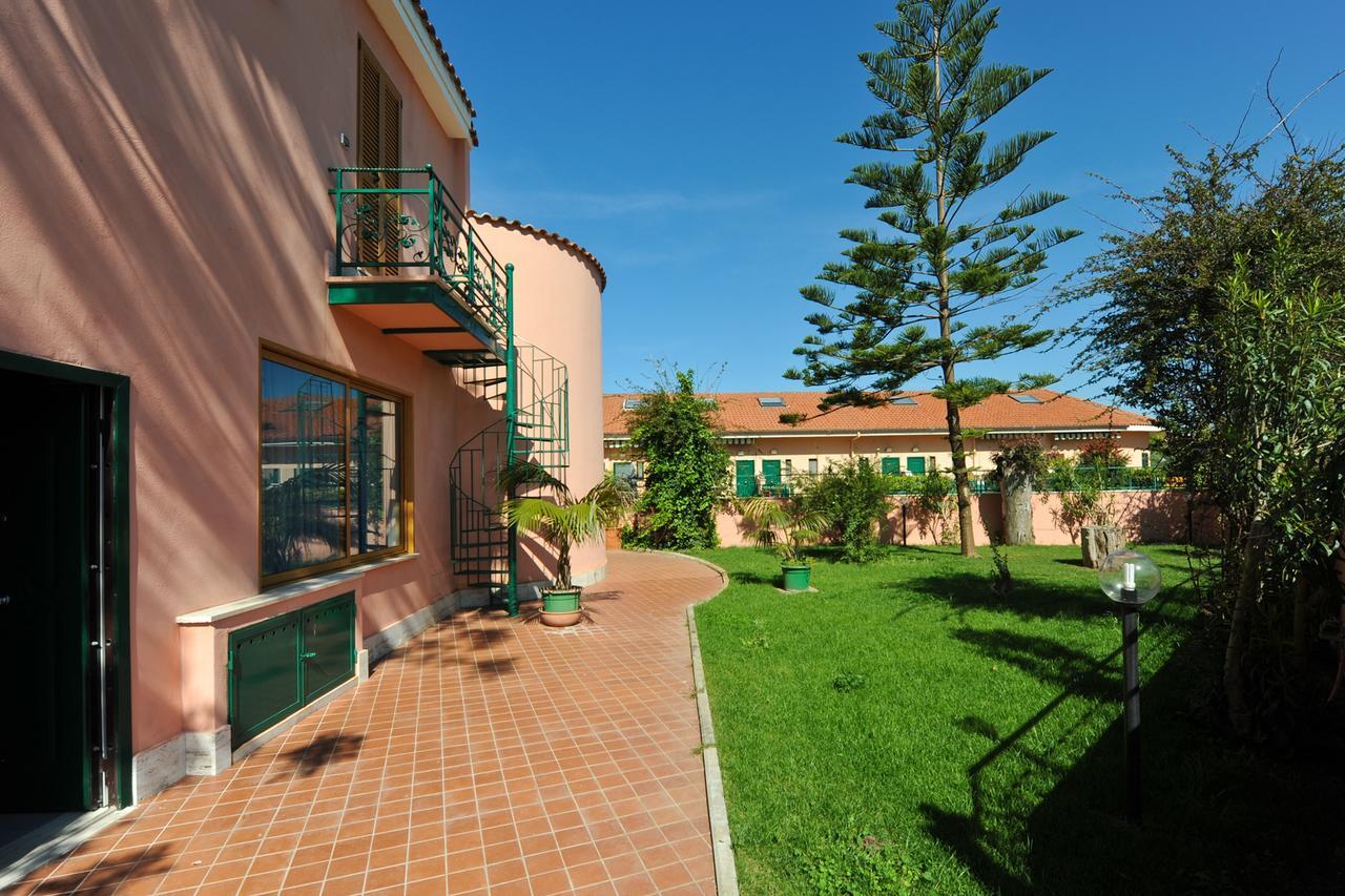 La Perla Del Tirreno Apartment Santa Severa Luaran gambar